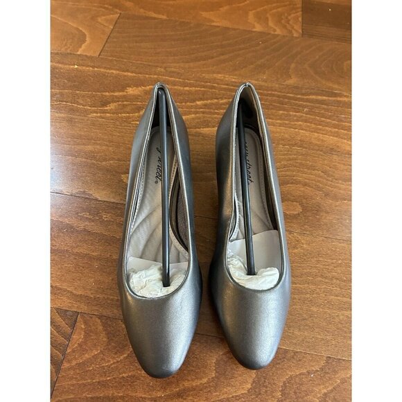 Easy Street 9.5 M Fabulous Round Toe Pumps Pewter Gray Closed toe Heels NEW - Picture 3 of 6